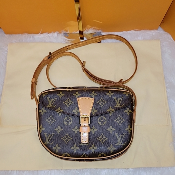 ❌️SOLD❌️Louis Vuitton Jeune Fille PM 💯% Authentic Crossbody Bag - Picture 4 of 17